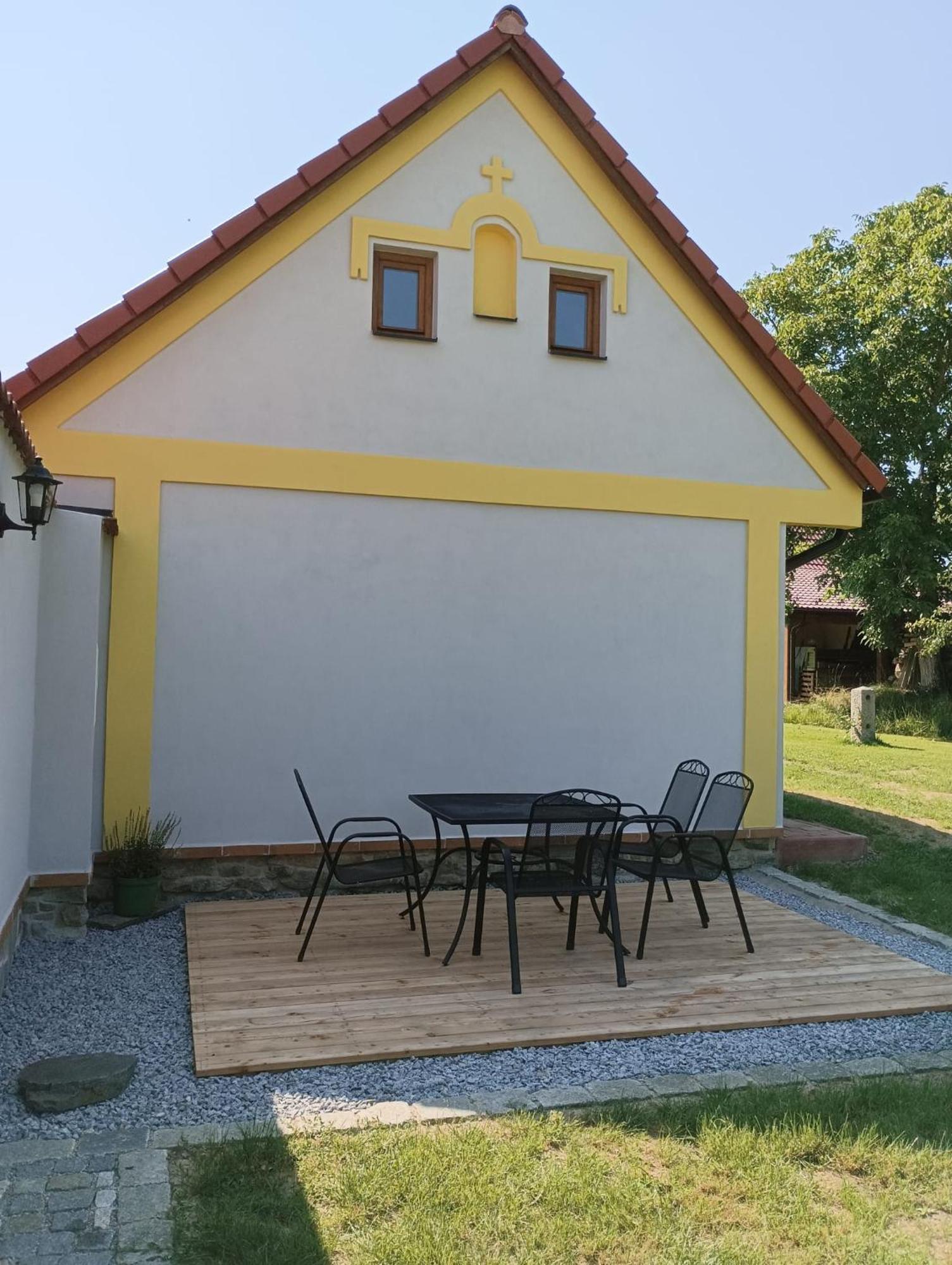 Apartmán na statku Jílovice Esterno foto